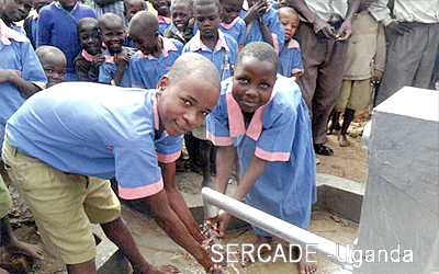 Uganda -Construcción de un pozo.